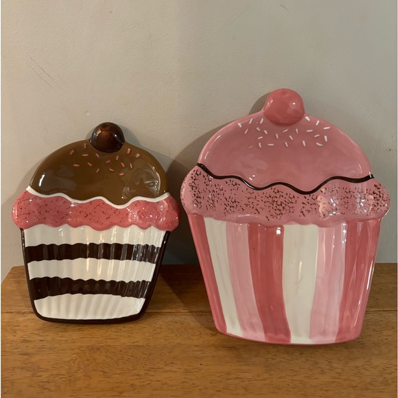 Other - Valentines Day Set Of 2 Retired Cupcake Nesting Serving Bowls